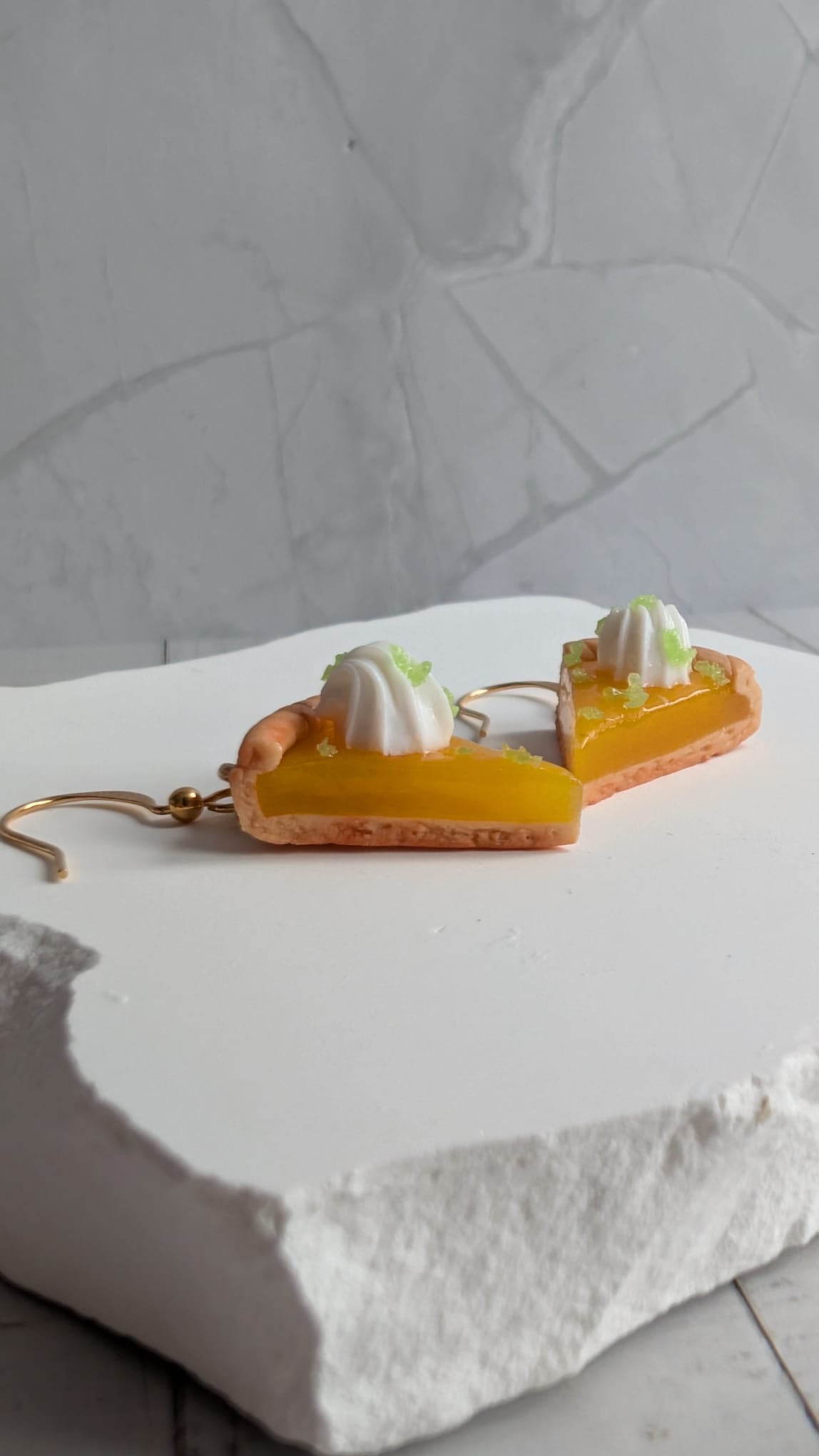 Zitronen-Tarte Ohrringe – Handgemachter Food-Schmuck aus Polymer Clay