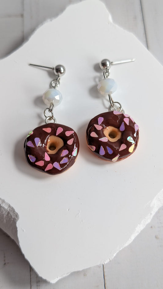 Donut Ohrringe – Handgemachter Schoko-Food-Schmuck aus Polymer Clay