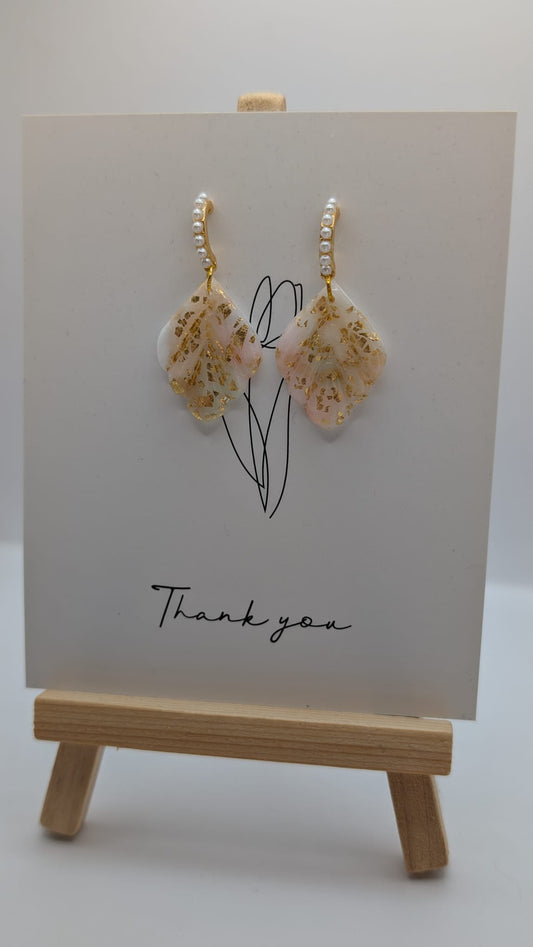 Blatt-Ohrringe Rosa mit Gold & Perlen – handgemacht & edel

