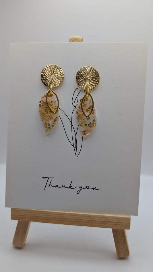 Gold Statement Ohrringe mit Goldflocken – modern & handgemacht

