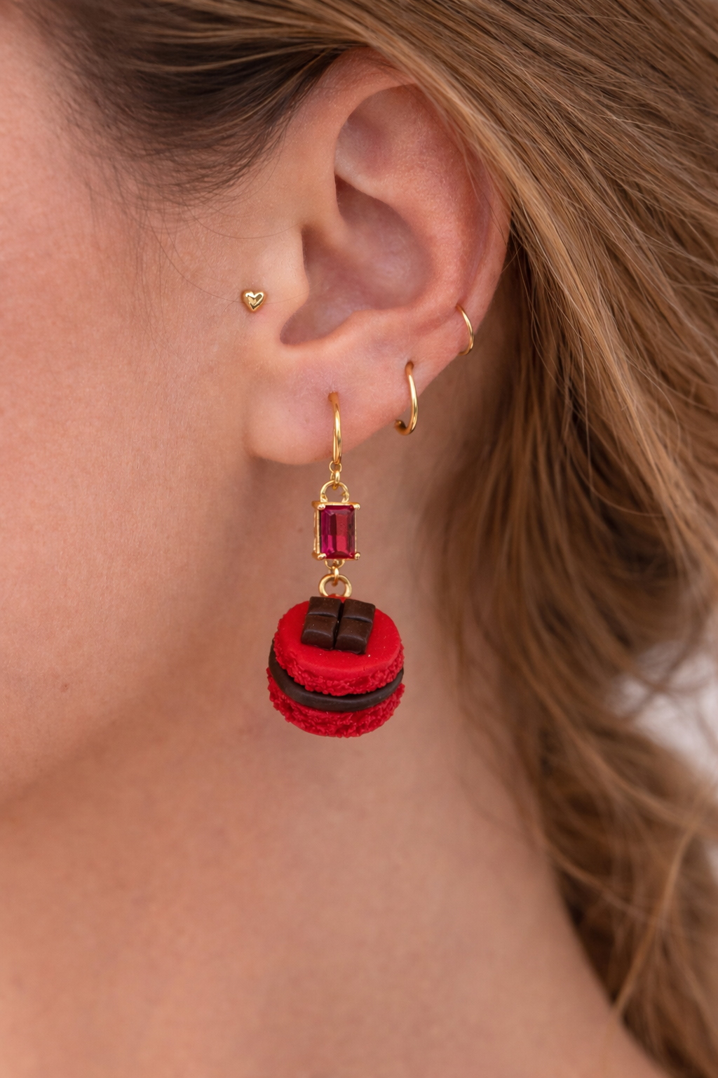 Macaron Ohrringe Rot – Handgemachter Food-Schmuck mit Schokolade & Kristall Clayjex