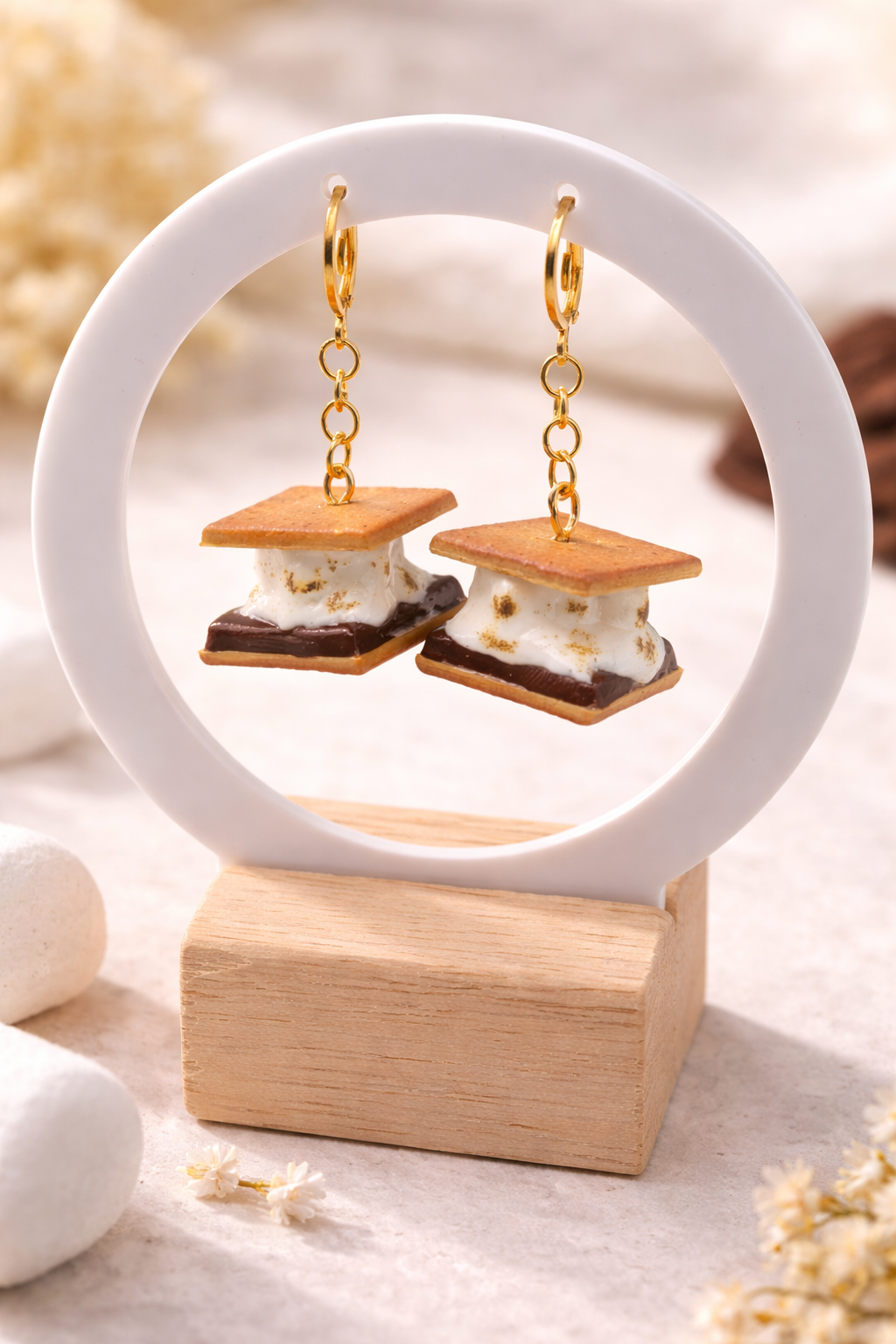 S’mores Ohrringe handgemacht – Dessert Hängeohrringe aus Polymer Clay mit Gold-Haken