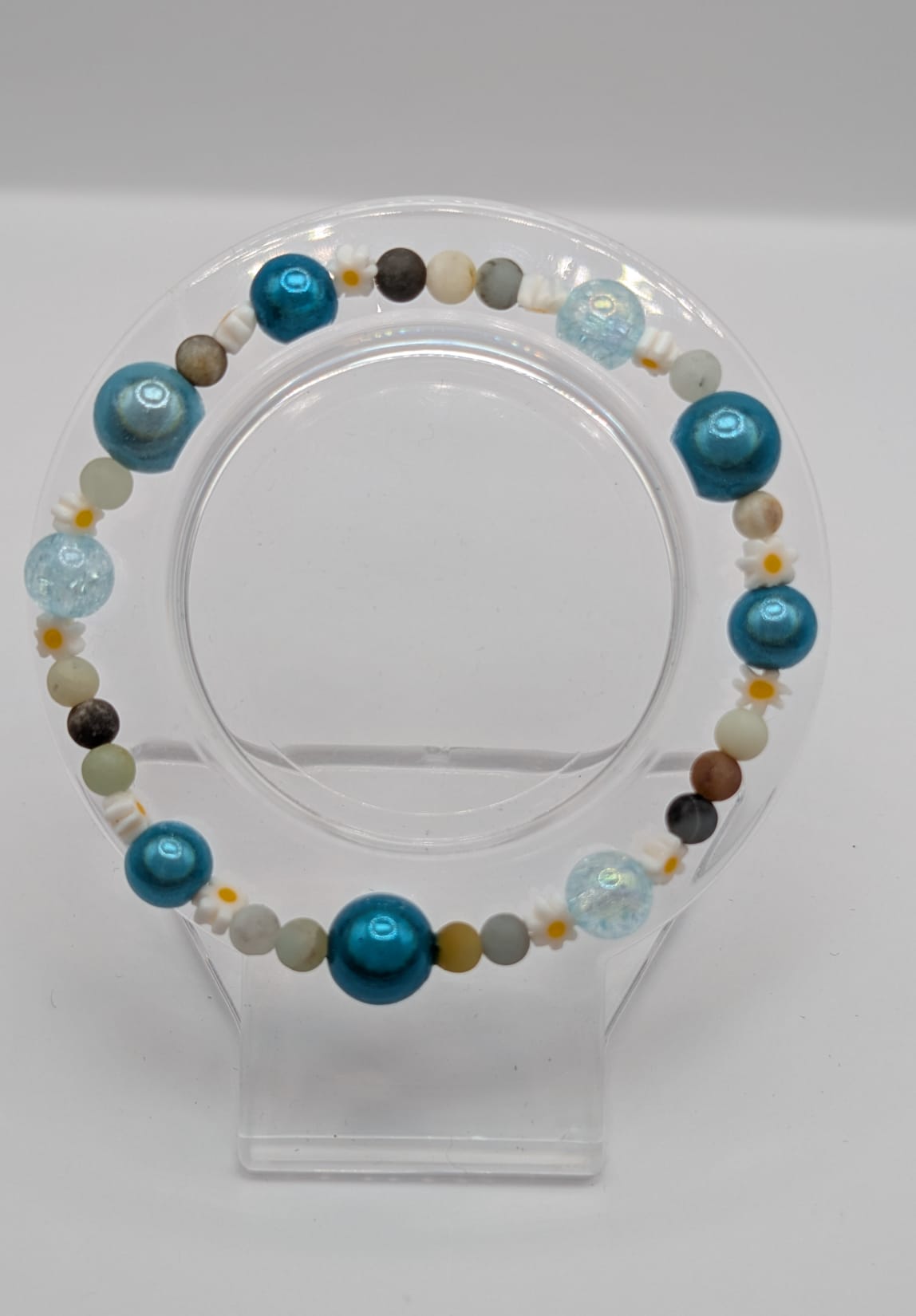 Blaues Armband mit Glanzperlen & Blumen – Zart & Elegant