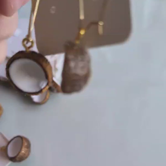 Kokosnuss-Ohrringe mit goldfarbenen Haken – Handgefertigter Boho-Schmuck