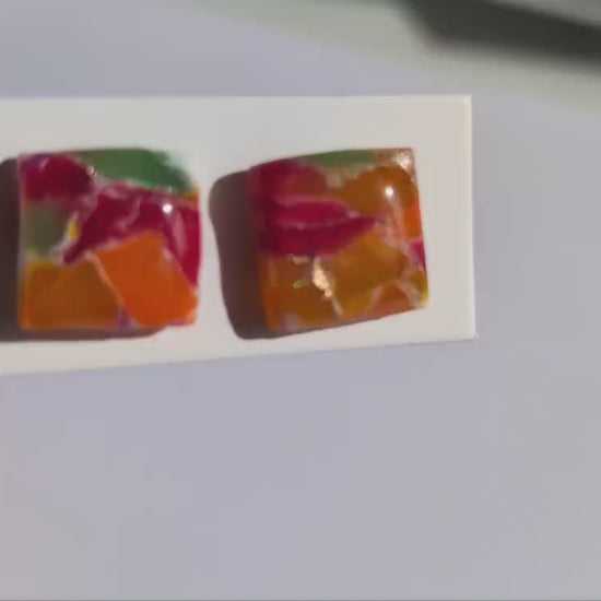 Bunte Mosaik-Ohrstecker – handgefertigt & eckig

