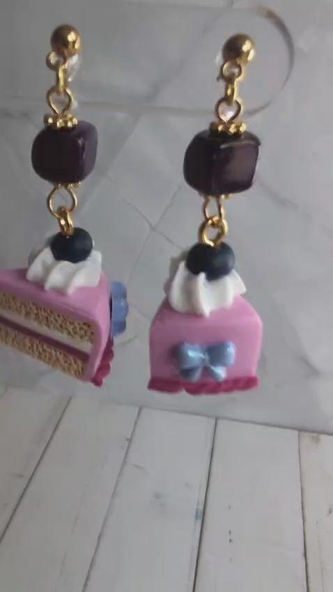 Tortenstück-Ohrringe mit Schleife – Süßer Handmade-Kuchenschmuck